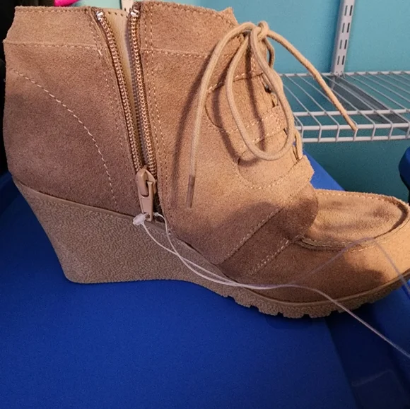 Tan wedge boot - Picture 3 of 5